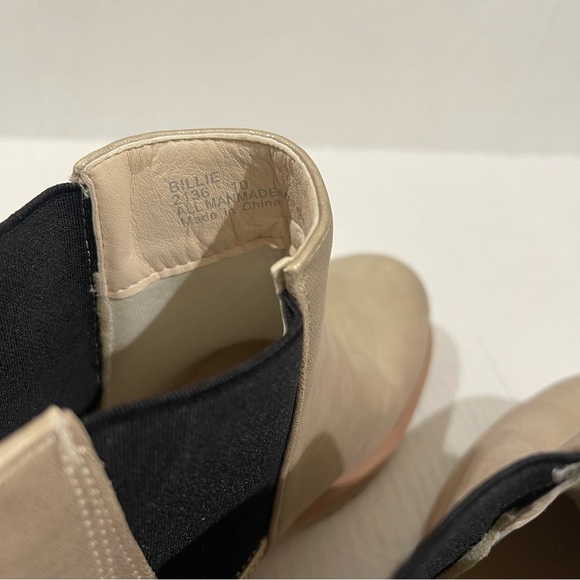 Women’s Seven7 Tan Metallic Pull On Chelsea Boots Size 10 US! - Picture 8 of 10